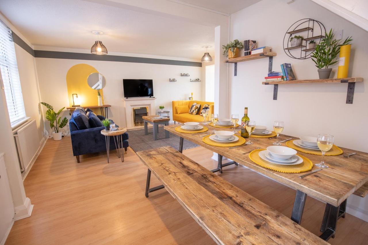 Saltbox Properties- Large!! 3 Bed, 3 Bath House, Parking, Fast Wifi, Town Centre Location! Sleeps 6 Ashby-de-la-Zouch ภายนอก รูปภาพ