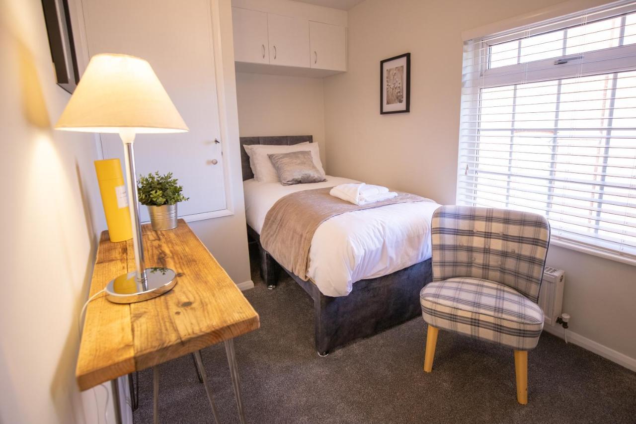 Saltbox Properties- Large!! 3 Bed, 3 Bath House, Parking, Fast Wifi, Town Centre Location! Sleeps 6 Ashby-de-la-Zouch ภายนอก รูปภาพ