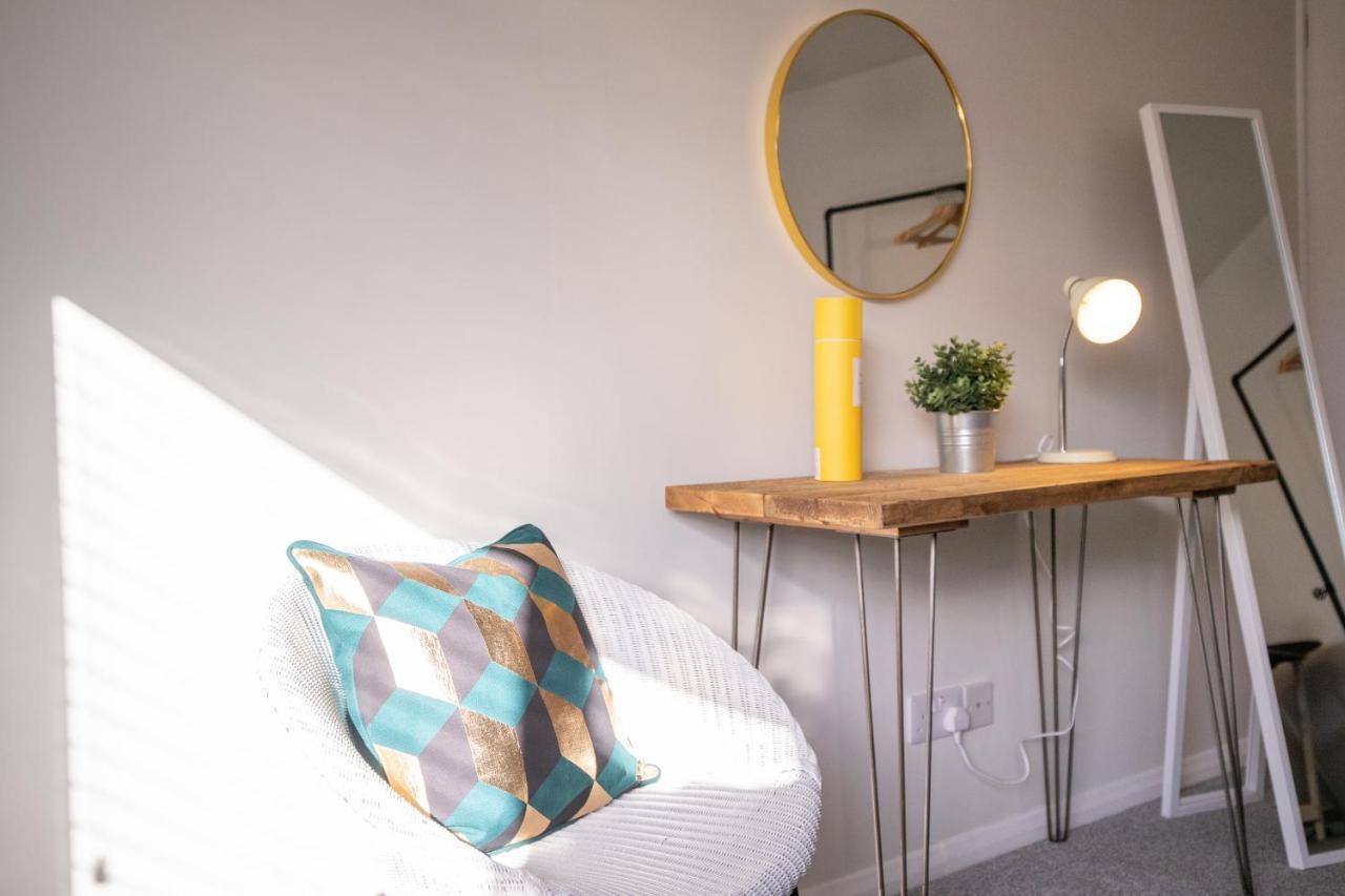 Saltbox Properties- Large!! 3 Bed, 3 Bath House, Parking, Fast Wifi, Town Centre Location! Sleeps 6 Ashby-de-la-Zouch ภายนอก รูปภาพ