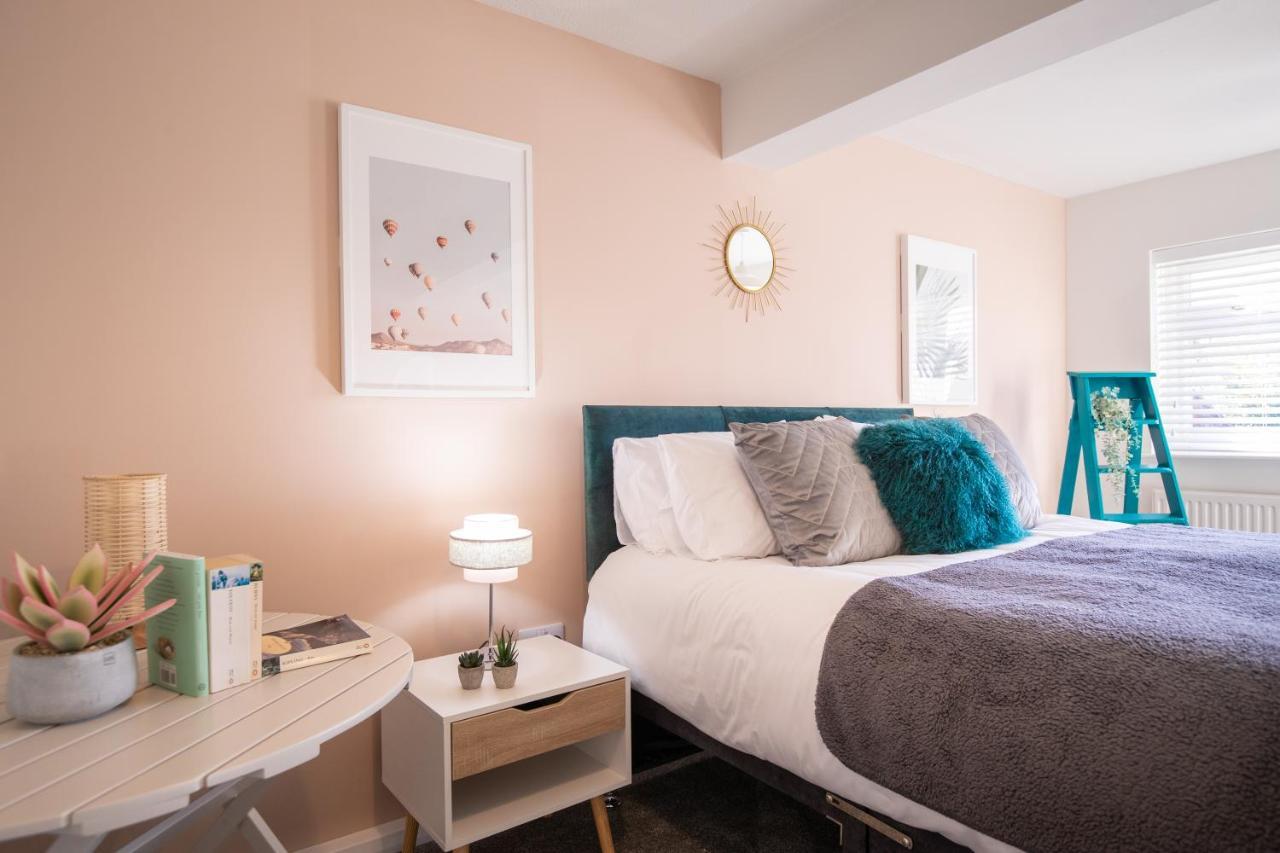 Saltbox Properties- Large!! 3 Bed, 3 Bath House, Parking, Fast Wifi, Town Centre Location! Sleeps 6 Ashby-de-la-Zouch ภายนอก รูปภาพ