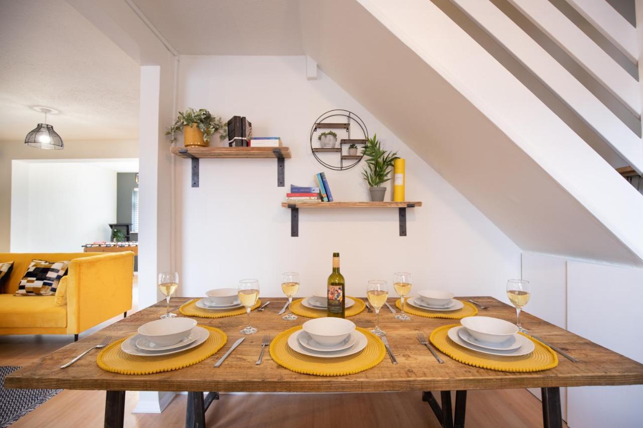 Saltbox Properties- Large!! 3 Bed, 3 Bath House, Parking, Fast Wifi, Town Centre Location! Sleeps 6 Ashby-de-la-Zouch ภายนอก รูปภาพ