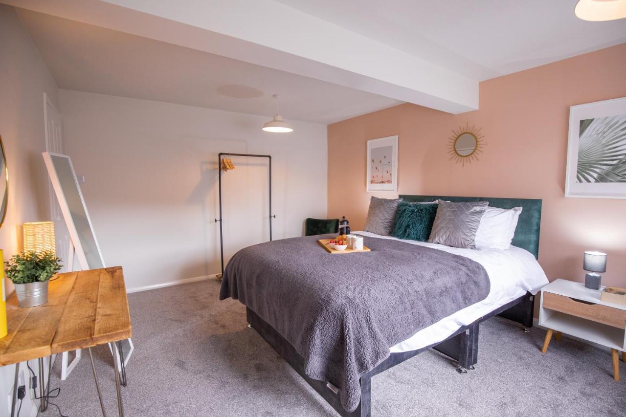 Saltbox Properties- Large!! 3 Bed, 3 Bath House, Parking, Fast Wifi, Town Centre Location! Sleeps 6 Ashby-de-la-Zouch ภายนอก รูปภาพ