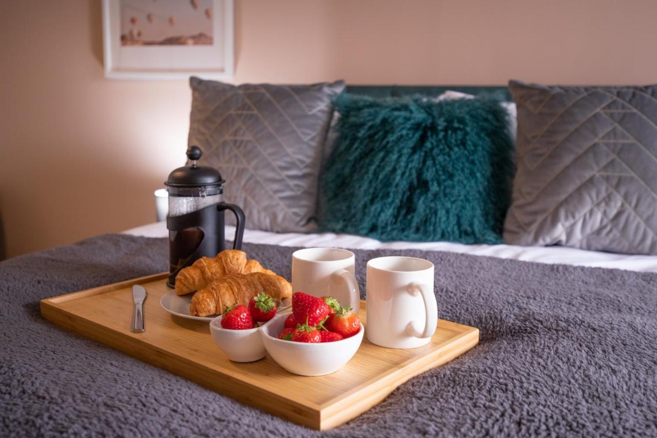 Saltbox Properties- Large!! 3 Bed, 3 Bath House, Parking, Fast Wifi, Town Centre Location! Sleeps 6 Ashby-de-la-Zouch ภายนอก รูปภาพ